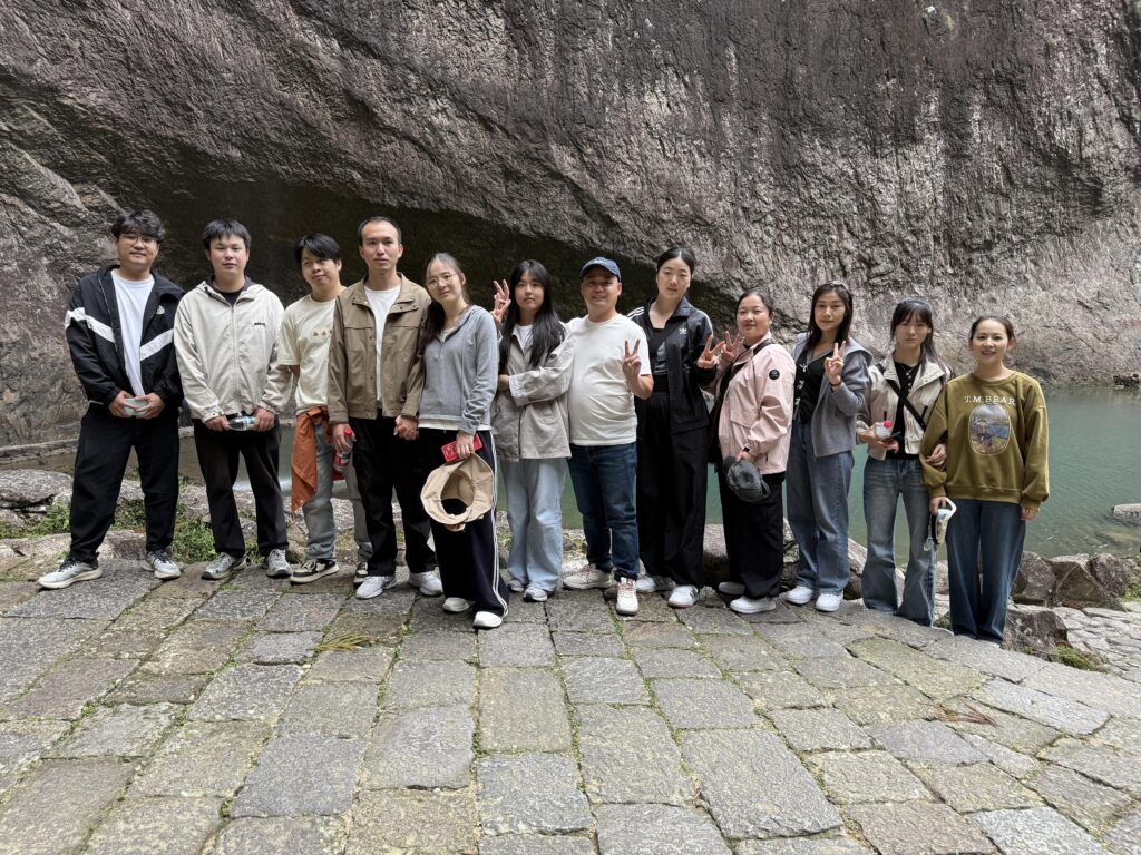 2025-10-26-phltd-vertriebsteam-teambuilding-yandang-gebirge1
